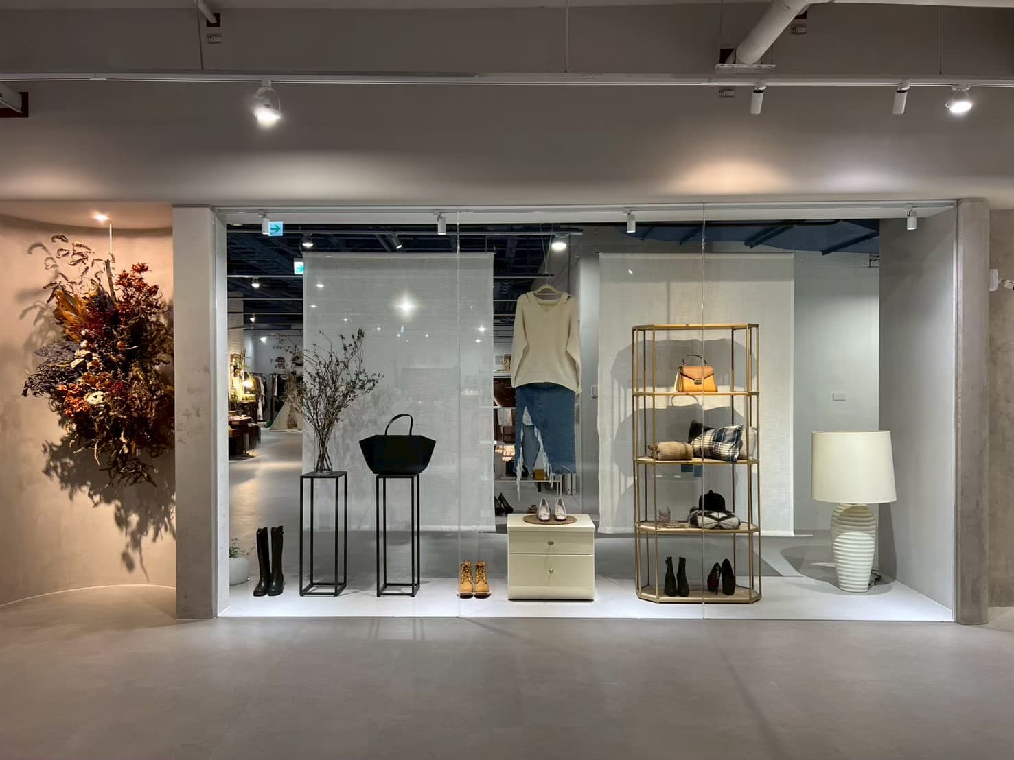 愛物王二手公益商店精品展示區